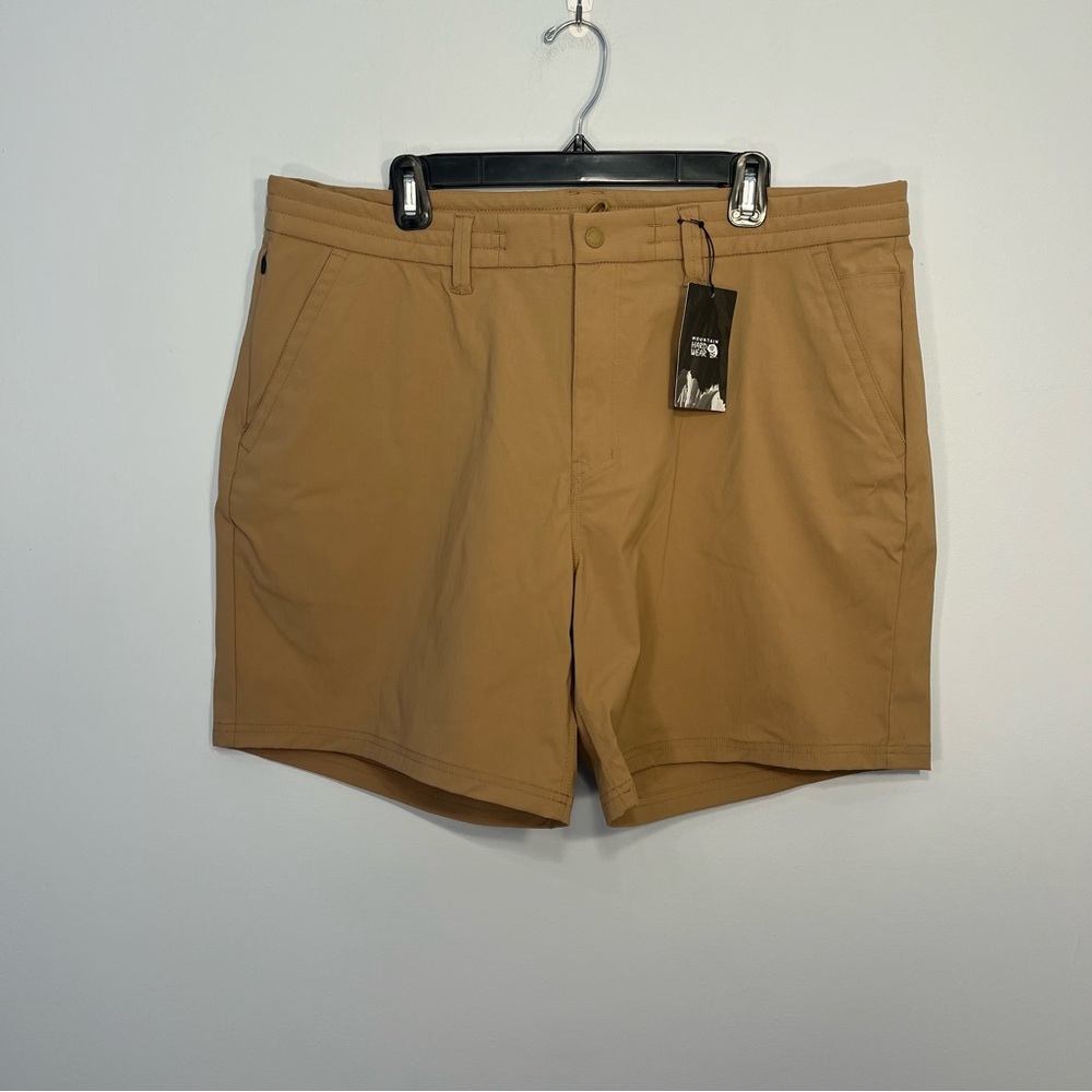 NEW Mountain Hardwear Shorts Mens 40 Brown Tan Traxion Hiking Outdoor Camping 7”
